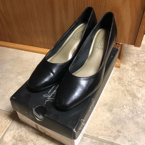 hush puppies black heels